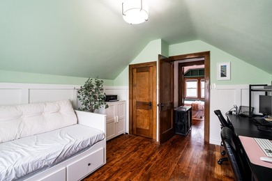 Welcome to the iconic pink house, a classic bungalow in one of - photo 17