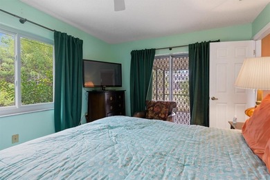 Beautifully updated 2 bedroom, 2 bath, 2 car garage home with - photo 17