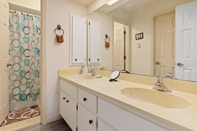 Beautifully updated 2 bedroom, 2 bath, 2 car garage home with - photo 18