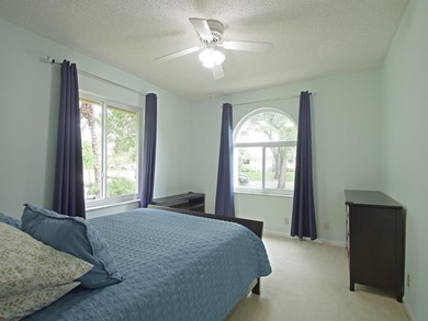 Welcome to this beautifully maintained custom-built 4-bedroom - photo 18