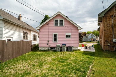 Welcome to the iconic pink house, a classic bungalow in one of - photo 19