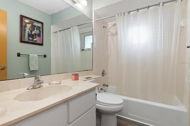 Beautifully updated 2 bedroom, 2 bath, 2 car garage home with - photo 20