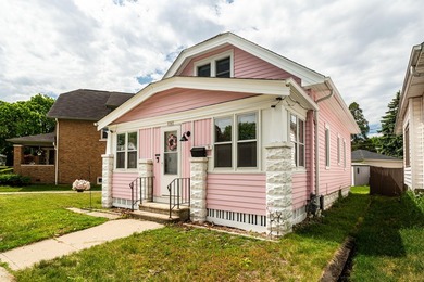 Welcome to the iconic pink house, a classic bungalow in one of - photo 21