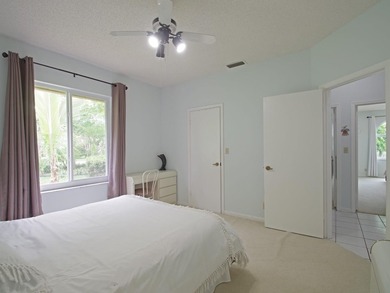 Welcome to this beautifully maintained custom-built 4-bedroom - photo 21