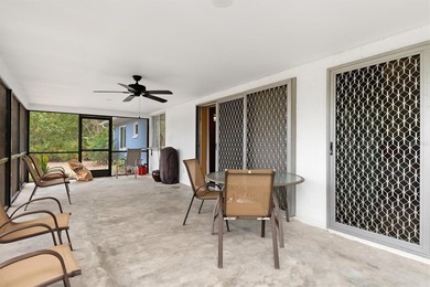 Beautifully updated 2 bedroom, 2 bath, 2 car garage home with - photo 22