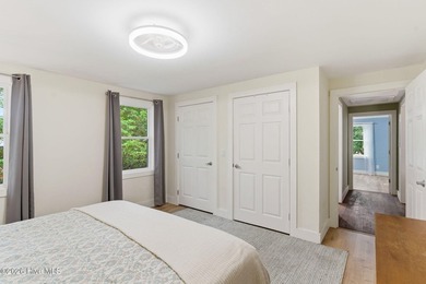 This beautifully renovated home with a split-bedroom floorplan - photo 25