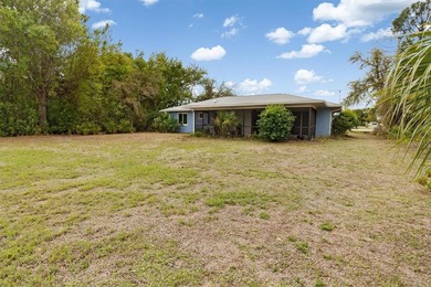 Beautifully updated 2 bedroom, 2 bath, 2 car garage home with - photo 26