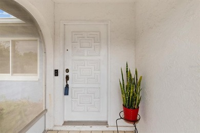 Beautifully updated 2 bedroom, 2 bath, 2 car garage home with - photo 27