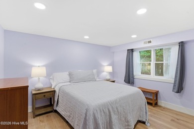 This beautifully renovated home with a split-bedroom floorplan - photo 29
