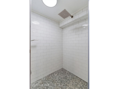 This beautifully renovated home with a split-bedroom floorplan - photo 35