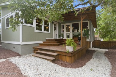 This beautifully renovated home with a split-bedroom floorplan - photo 41