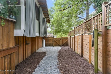 This beautifully renovated home with a split-bedroom floorplan - photo 42