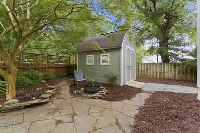 This beautifully renovated home with a split-bedroom floorplan - photo 44