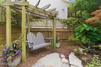 This beautifully renovated home with a split-bedroom floorplan - photo 50