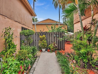 Welcome to this charming 2-bedroom, 1.5-bath townhouse located - photo 3