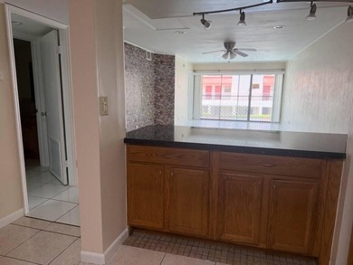 Welcome to CORAL PLAZA, amazing location and great floor plan - photo 7