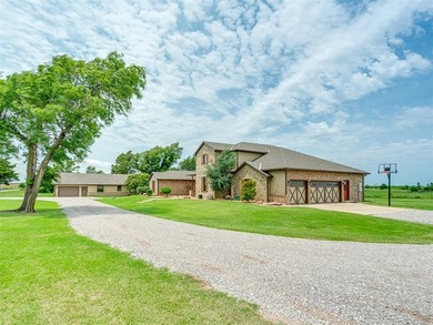 Exceptional equestrian property offering a well-maintained home - photo 4