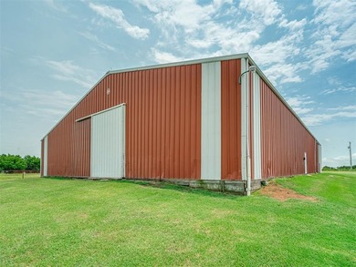 Exceptional equestrian property offering a well-maintained home - photo 7