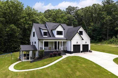 Private Country Estate on Over 8 Acres with Guest Home, Barn & - photo 2