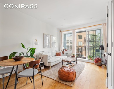 This commodious one-bedroom offers the perfect blend of light - photo 2
