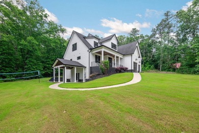 Private Country Estate on Over 8 Acres with Guest Home, Barn & - photo 3
