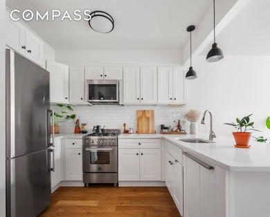 This commodious one-bedroom offers the perfect blend of light - photo 3