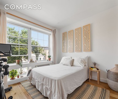 This commodious one-bedroom offers the perfect blend of light - photo 4