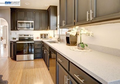 Contemporary home in Glen Cove, Vallejo, with 3 bedrooms and 2.5 - photo 5