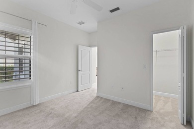 Step into this upgraded 2018 2 bed, 2 bath, + den villa in Grand - photo 11