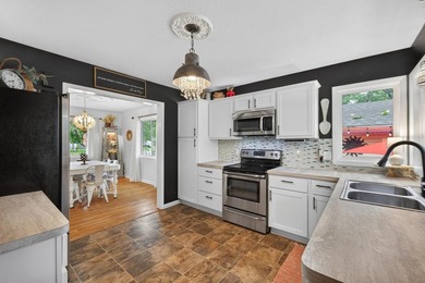Welcome home to this beautifully updated 4-bedroom, 2-bath - photo 12