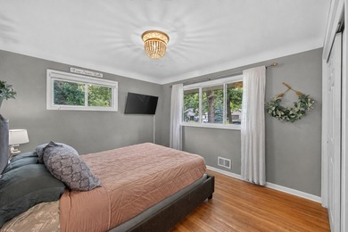 Welcome home to this beautifully updated 4-bedroom, 2-bath - photo 13