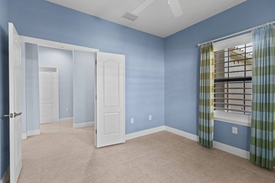 Step into this upgraded 2018 2 bed, 2 bath, + den villa in Grand - photo 14