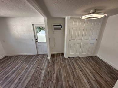 Welcome to Silk Oak Lodge - Resort-Style Living in the Heart of - photo 15