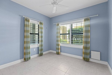 Step into this upgraded 2018 2 bed, 2 bath, + den villa in Grand - photo 15