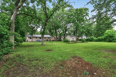 Welcome home to this beautifully updated 4-bedroom, 2-bath - photo 25