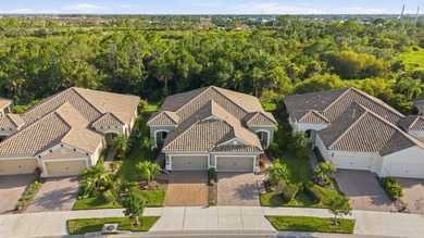Step into this upgraded 2018 2 bed, 2 bath, + den villa in Grand - photo 26