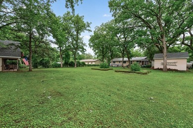 Welcome home to this beautifully updated 4-bedroom, 2-bath - photo 26