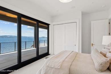Experience refined WATERFRONT living in this 6,500+ sq ft - photo 31
