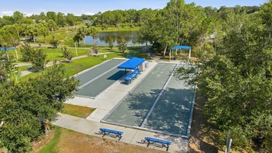 Step into this upgraded 2018 2 bed, 2 bath, + den villa in Grand - photo 46