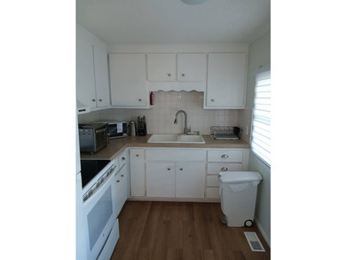 Beautiful well maintained, one bedroom / one bathroom mobile - photo 6