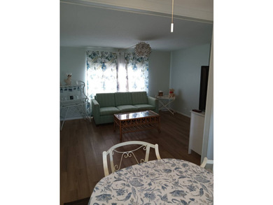 Beautiful well maintained, one bedroom / one bathroom mobile - photo 9