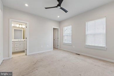Welcome to Potomac Shores! Built in 2022, this beautifully - photo 17