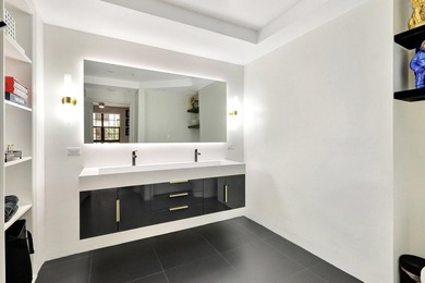 Experience unparalleled luxury in the heart of downtown City - photo 19