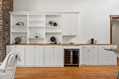 Craftsmanship meets country, perched in one of Ohio's most - photo 21