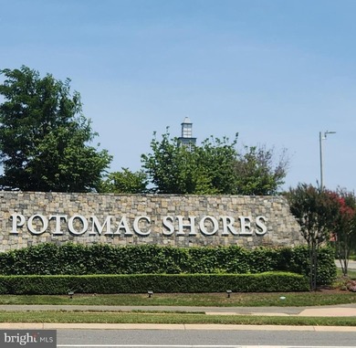 Welcome to Potomac Shores! Built in 2022, this beautifully - photo 27