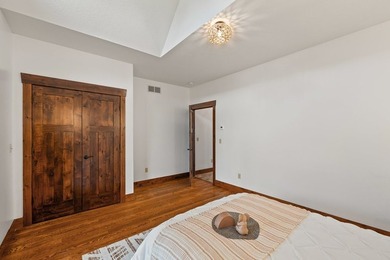 Craftsmanship meets country, perched in one of Ohio's most - photo 30