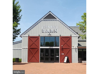 Welcome to Potomac Shores! Built in 2022, this beautifully - photo 31