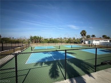 Welcome to your slice of paradise in sunny Fort Myers! This - photo 35