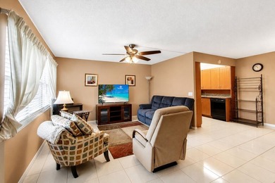Beautifully renovated 1-bedroom, 1.5-bath condo in Century - photo 4