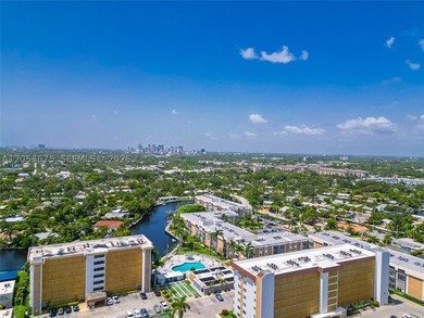 Beautifully renovated 1-bedroom, 1-bath condo in an unbeatable - photo 23
